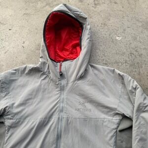 2000s Arc'teryx Atom LT Hooded Grey Two Tone Red Quilt Lining Jacket Outdoors